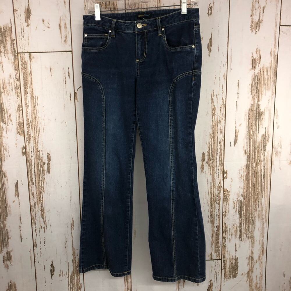 Metro Blues Jeans, Size 4P. Cool side seam detail. In excellent condition!